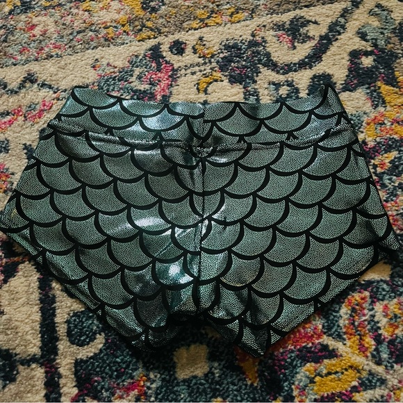 Blackmilk Mermaid Shorts ~ Size small - Picture 7 of 8
